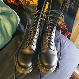 Dr Martens 1914 smooth tall leather boots US 8